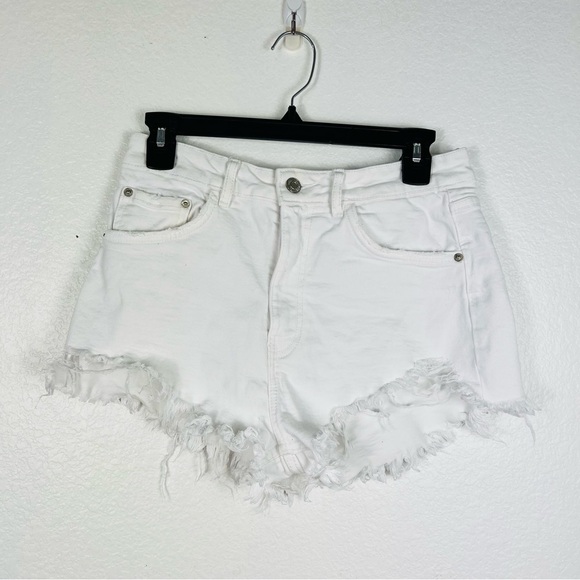 Zara high waisted distressed white zara shorts size 6 - Picture 2 of 8